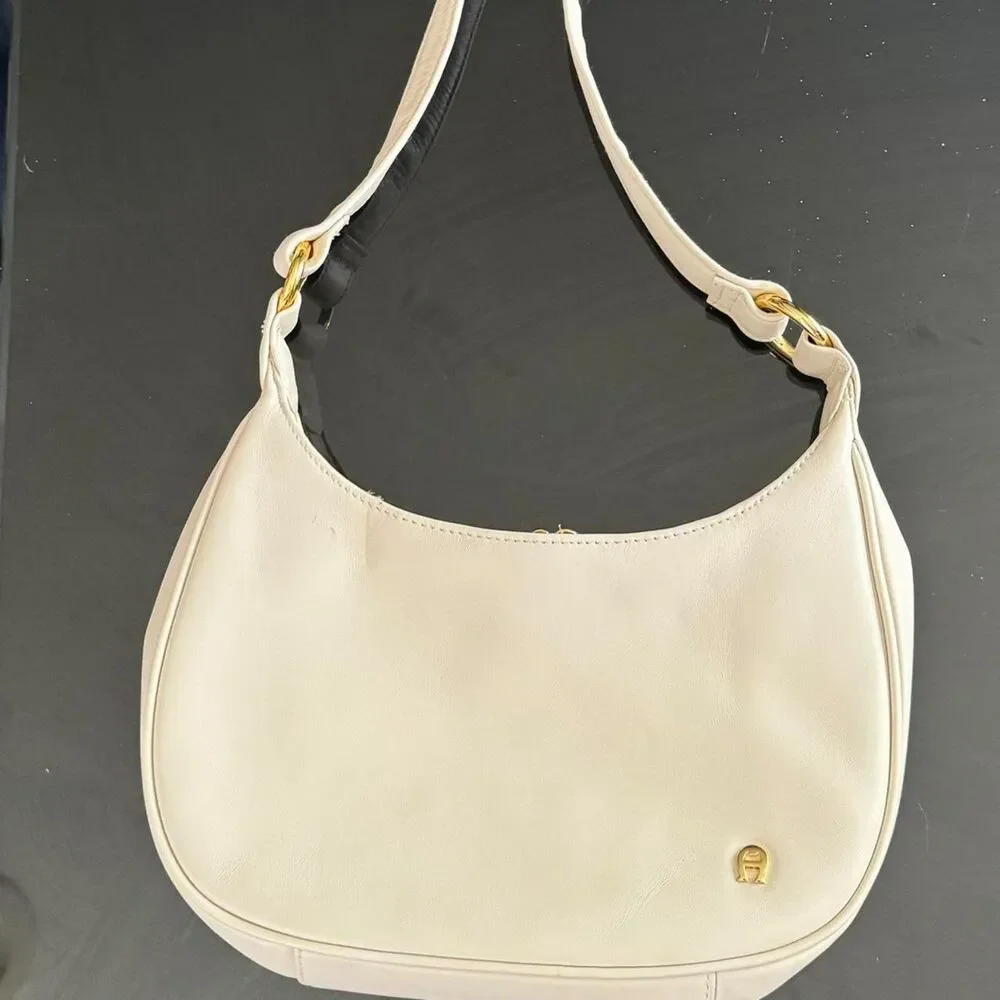 Etienne Aigner Cream Leather Crescent Shoulder Bag Vintage Y2K Minimalist Purse